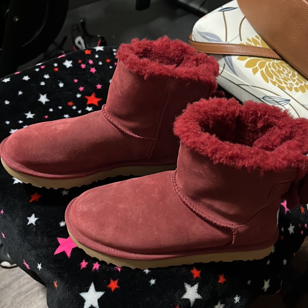 Uggs Size 7 - image 2